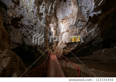 Beautiful scenery of Suwa Cave in Maniwa city, Okayama prefecture, Japan Beautiful scenery of Suwa Cave in Maniwa city, Okayama prefecture, Japan 115335459
