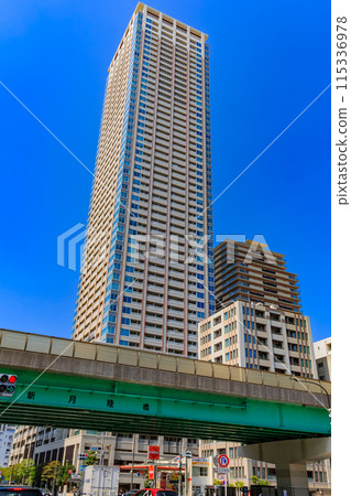 東京都中央區月島站前的城市景觀 115336978