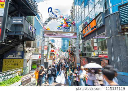 遊客如織的「東京」竹下通 115337119