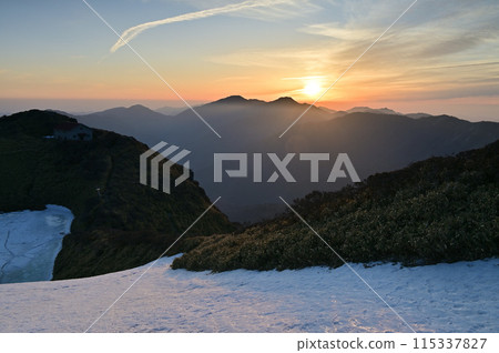 日本百座名山的日出“劍山”和取自“三峰”的弟弟“次郎子” 115337827