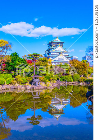 大阪城的秋葉和水鏡 大阪城的秋葉和水鏡 115338159