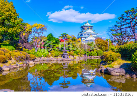 大阪城的秋葉和水鏡 大阪城的秋葉和水鏡 115338163