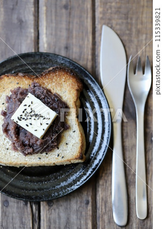 天然酵母麵包配奶油吐司、nokke 麵包 天然酵母麵包配奶油吐司、nokke 麵包 115339821