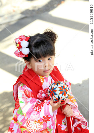 Shichigosan visit, location photo shoot for 3-year-old celebration, kids photo in traditional Japanese clothing 115339916