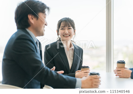 Businessmen and women chatting in the office cafe space Businessmen and women chatting in the office cafe space 115340546