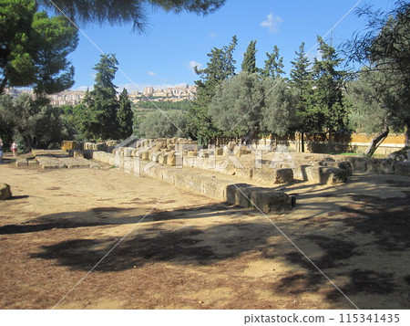 Ancient Greek temples, archaeological area of Agrigento, Sicily 115341435