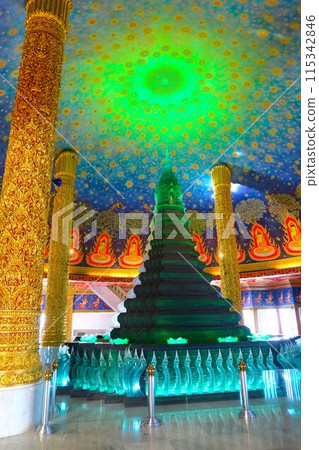 Wat Pak Nam Phasi Charoen 寺，一座歷史悠久的皇家寺廟，擁有一座翡翠寶塔 115342846