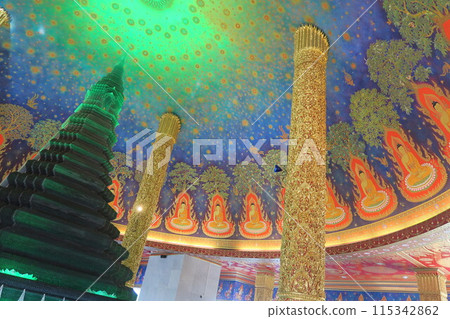 Wat Pak Nam Phasi Charoen 寺，一座歷史悠久的皇家寺廟，擁有一座翡翠寶塔 115342862