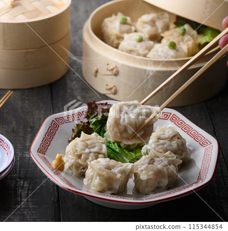 中餐燒賣 剛蒸熟，熱氣騰騰 115344854