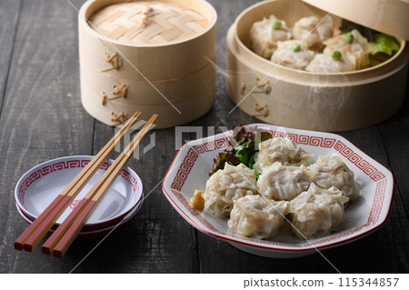 Chinese cuisine: Steamed shumai, hot and fresh 115344857