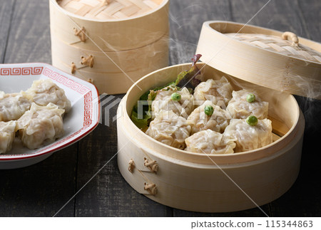 Chinese cuisine: Steamed shumai, hot and fresh 115344863