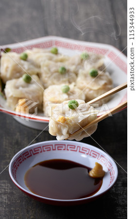 Steamed dish: Dip shumai in sauce Steamed dish: Dip shumai in sauce 115344933