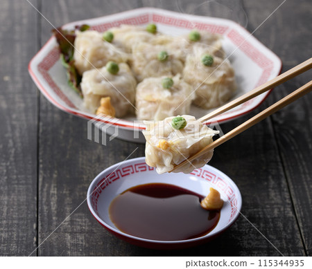Steamed dish: Dip shumai in sauce Steamed dish: Dip shumai in sauce 115344935