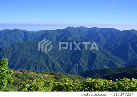 被稱為四國第一山的三峨山的風景 被稱為四國第一山的三峨山的風景 115347224