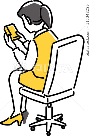 一位女士面向後觸摸智慧型手機 一位女士面向後觸摸智慧型手機 115348259