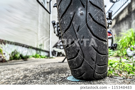 A screw got stuck in the rear tire of the motorcycle, causing a puncture A screw got stuck in the rear tire of the motorcycle, causing a puncture 115348483