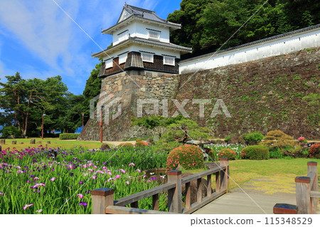 【長崎縣】晴天大村公園的板敷塔和鳶尾(久島城) 【長崎縣】晴天大村公園的板敷塔和鳶尾(久島城) 115348529