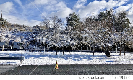 關東高速公路下牧停車場的冬景 關東高速公路下牧停車場的冬景 115349134