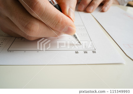 Job change: Man writing a resume 115349993