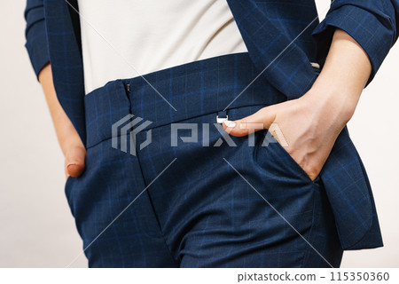 Business woman in suit 115350360