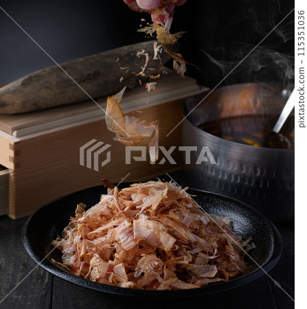 A pot filled with dried bonito flakes (domestic dried bonito flakes) and bonito stock, and a dried bonito shaving tool 115351036