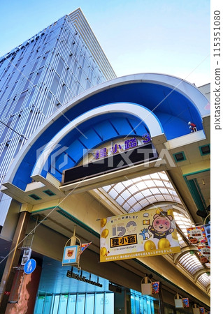 狸小路三丁目風景（北海道札幌市中央區） 115351080