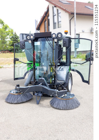 Multifunctional utility vehicle for year-round maintenance of roads and sidewalks. Multifunctional utility vehicle for year-round maintenance of roads and sidewalks. 115351234