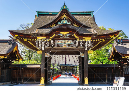 京都市上京區馬喰町的北野天滿宮三光門（中門，重要文化財產） 115351369