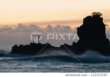 Scenery of the sunrise at Namitate Beach, Fukushima Prefecture 115351597