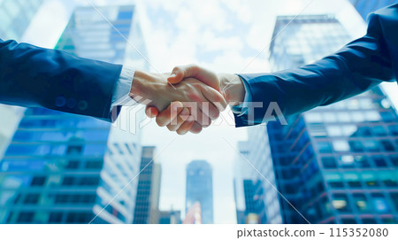 The hand of the businessman shaking hands 115352080