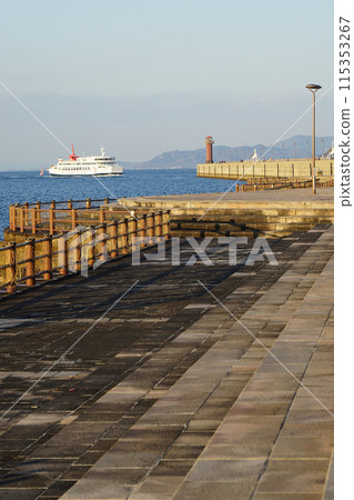 Spring evening: Ships arriving and departing from Takamatsu Port (Takamatsu City, Kagawa Prefecture) 115353267