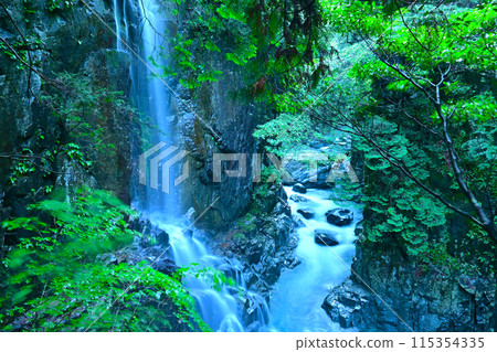 Fantastic Kannon Falls in Tsukechi Gorge 115354335