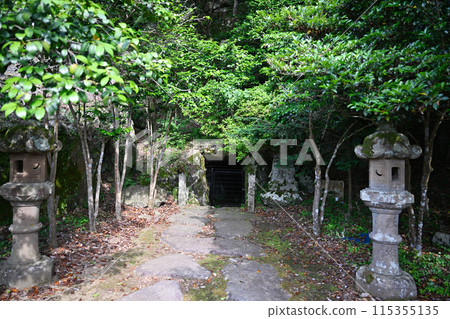 A cave in Yabikioka A cave in Yabikioka 115355135