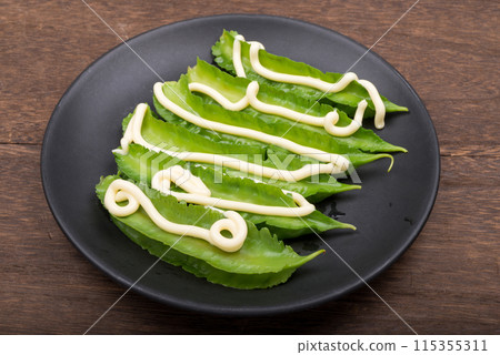 煮 Shikakuma 豆配蛋黃醬的特寫 煮 Shikakuma 豆配蛋黃醬的特寫 115355311