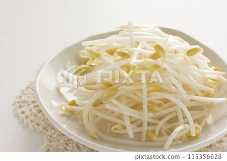 Bean sprouts 115356628