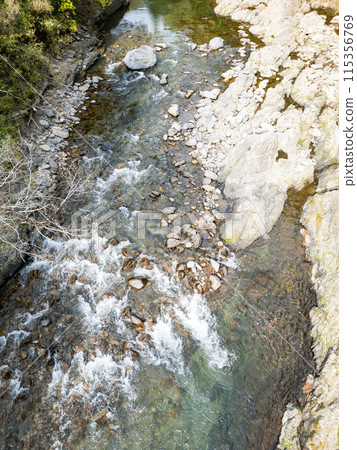 和歌山縣玉川峽谷乳川早春溪流 115356769