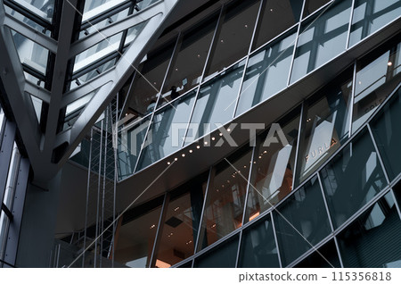 重建大樓的先進螺旋 重建大樓的先進螺旋 115356818