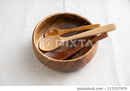 Empty dishes 115357979