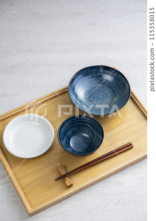 Empty dishes 115358015