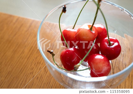 玻璃碗裡的櫻桃③ 115358095