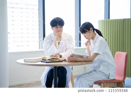 Nurses and doctors studying 115359386