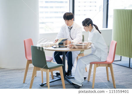 Nurses and doctors studying Nurses and doctors studying 115359401