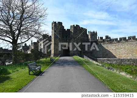 [England] Alnwick Castle 115359415