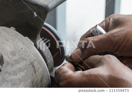 The milling cutting tool regrind process by manual operation. 115359473