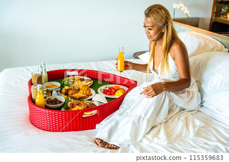 Floating brekfast in a heart shape in Patong, in Phuket, Thailand 115359683
