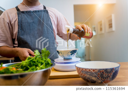 Chef at the kitchen preparing spicy glass noodle salad 115361694