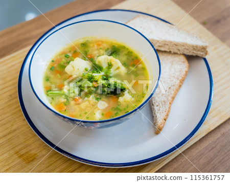 Vegetarian lentils soup with cauliflower and broccoli 115361757