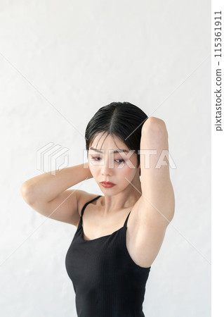 A woman with short hair 115361911