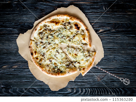 Delicious cheese pizza Delicious cheese pizza 115363280