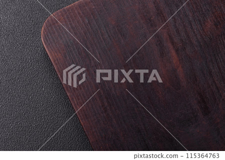 Empty wooden cutting board with spices, salt and herbs 115364763